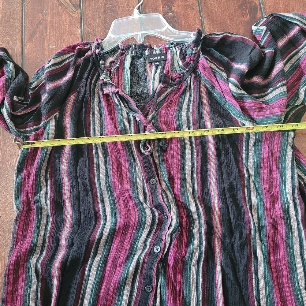 Torrid Multicolored Button Front Tie Closure Top Size 0 (M/L) - Picture 7 of 9